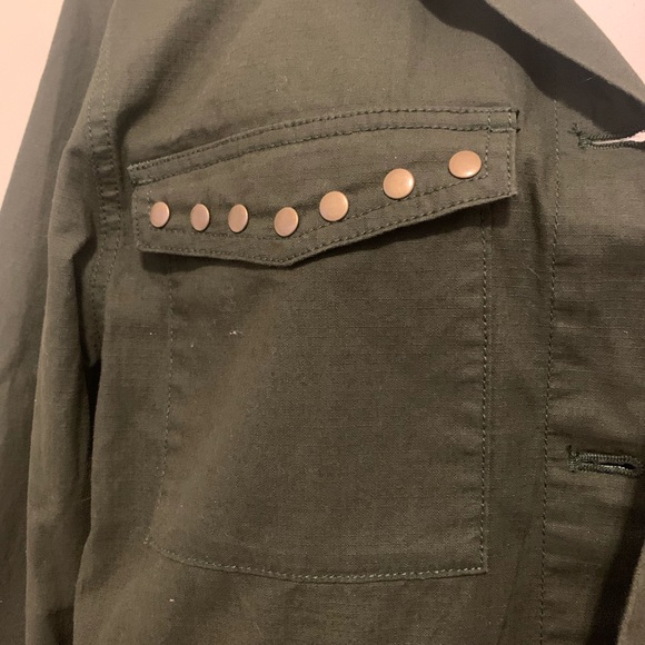 Divided by H& M army green jacket size 8. Gorgeous with unique decals - Picture 2 of 8